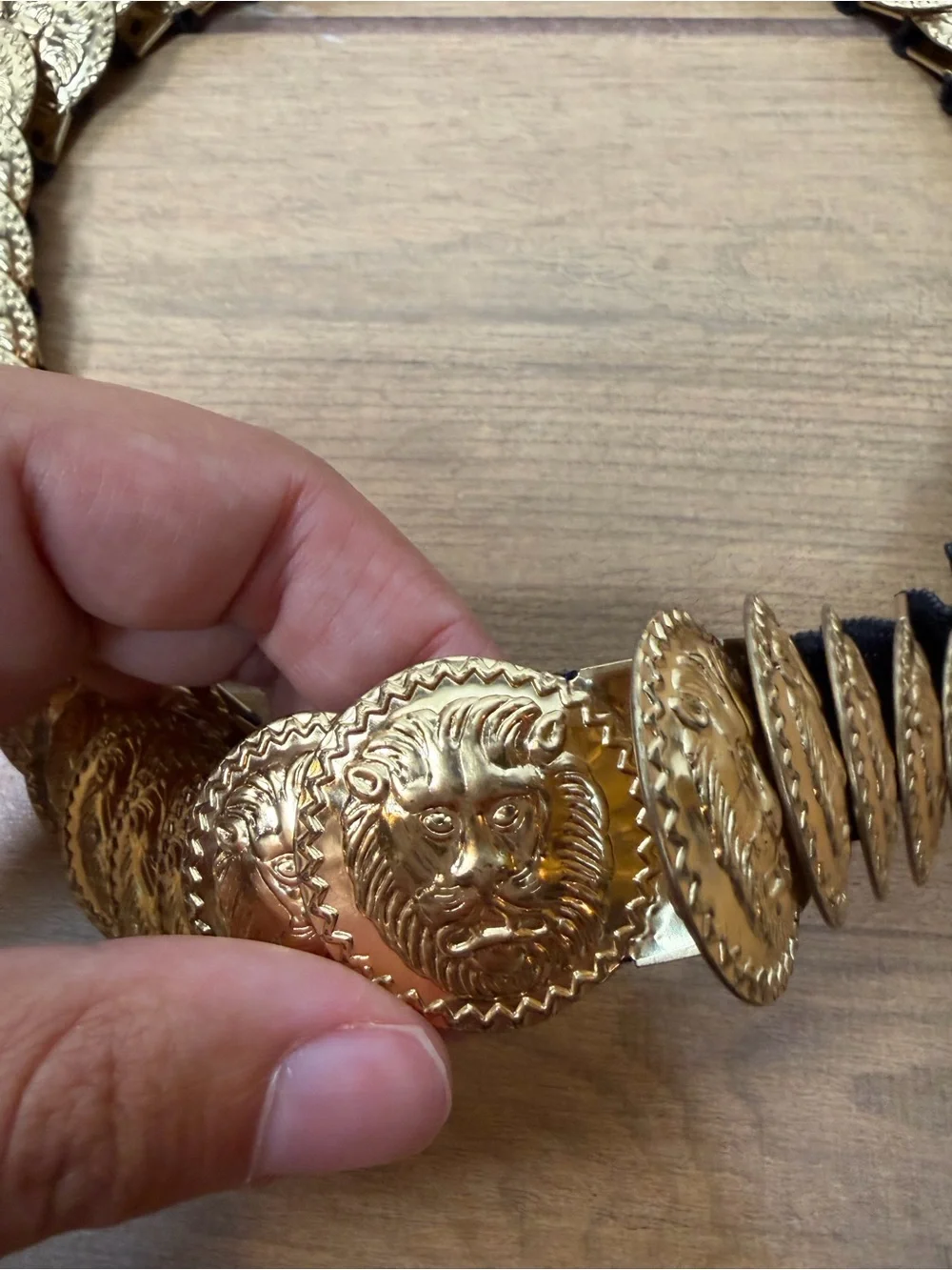 Vintage Lion Medallion Gold Tone Stretch Belt 27”